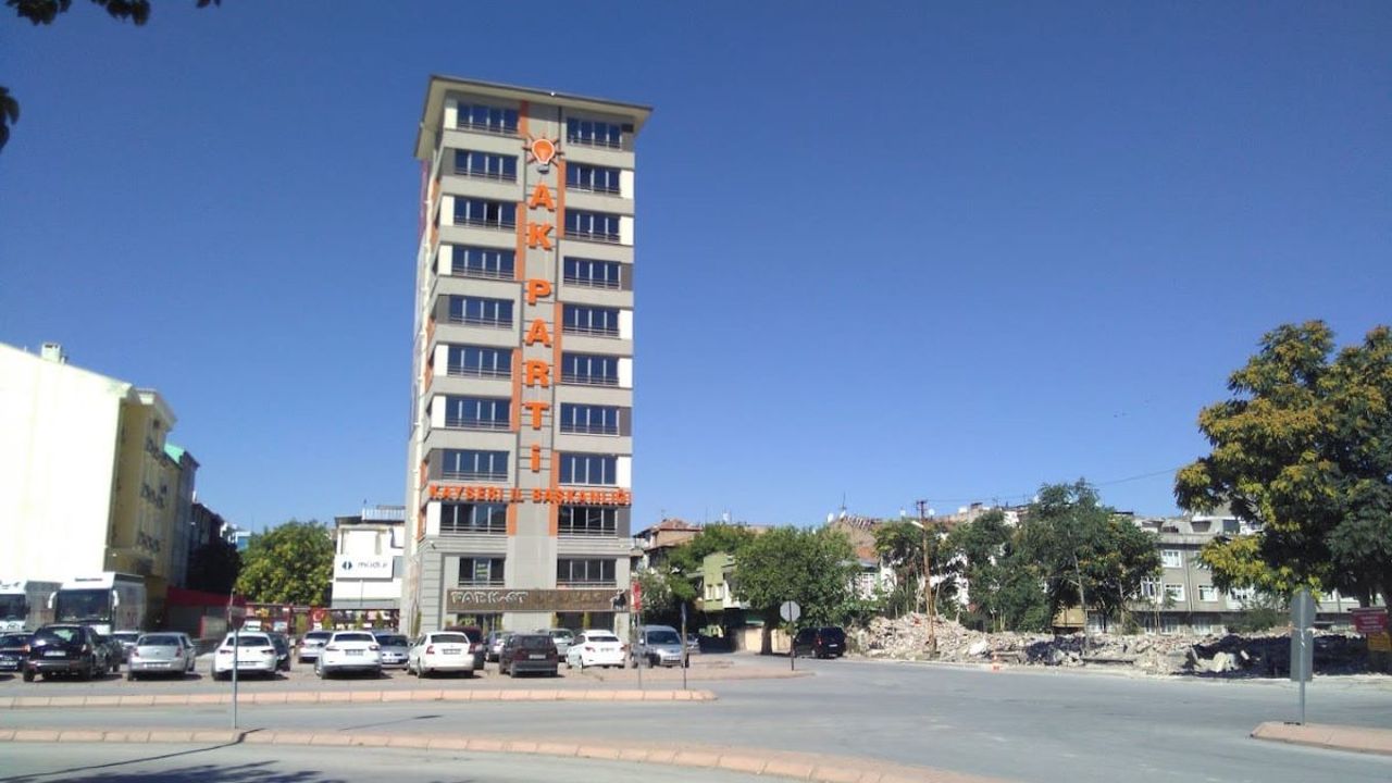 AK Parti Kayseri’den İmamoğlu'na tepki: Mesnetsiz ve seviyesiz ifadelerle Cumhurbaşkanımıza saldırmıştır!