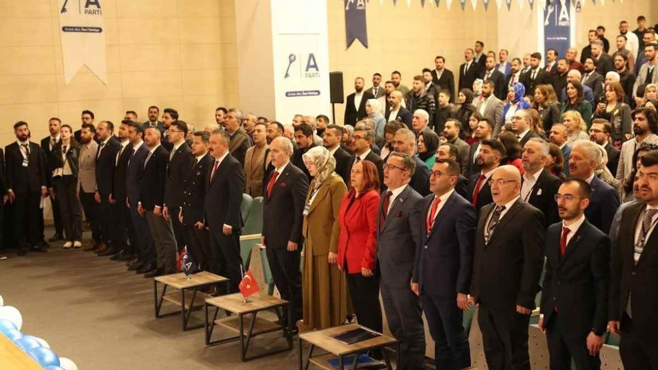 Anahtar Parti Kayseri İl Kongresinde partililer salona sığmadı!
