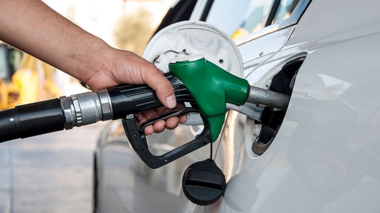 Araç sahiplerine müjde! Benzine dev indirim geliyor