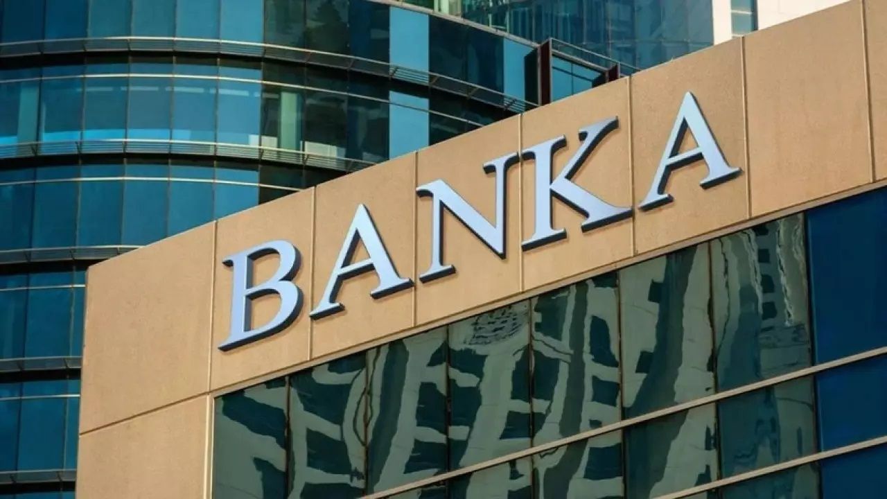 Dev banka şubelerini kapatınca hesabı olanlar panik yaptı