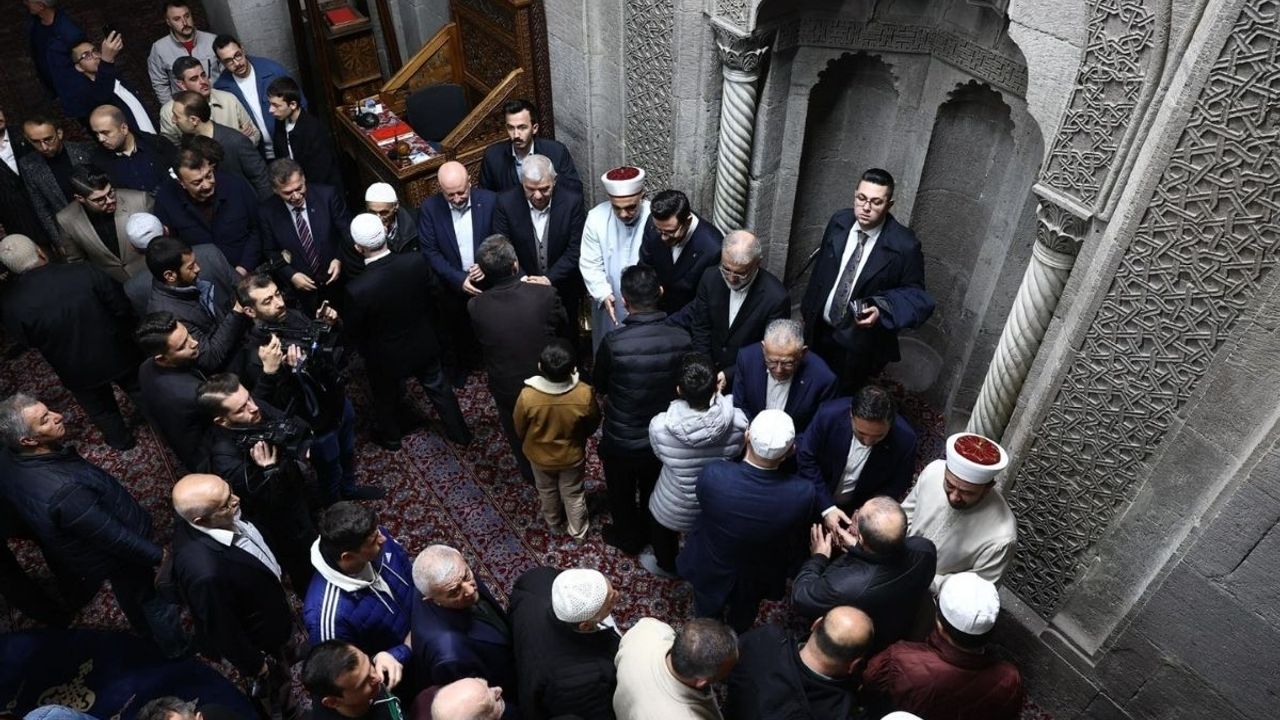 Kayseri’de Ramazan Bayramı coşkusu! Protokol ve vatandaşlar bayramlaştı