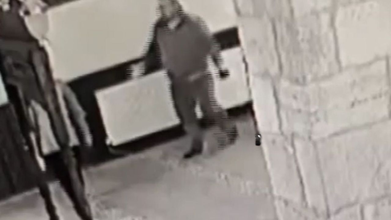 Camide Kur'an okuyan 13 yaşındaki çocuğa çirkin saldırı!