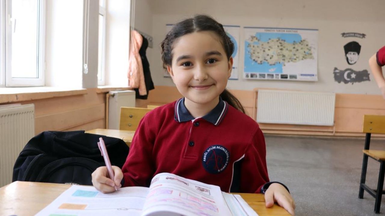 Kayserili Ela'nın büyük başarısı! Türkiye birincisi oldu!