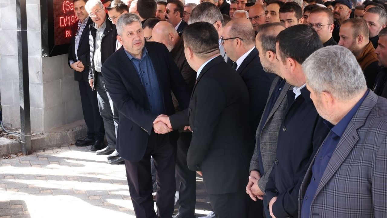 Başkan Büyükkılıç mahalle mahalle geziyor! Bu kez esnafın nabzını tuttu