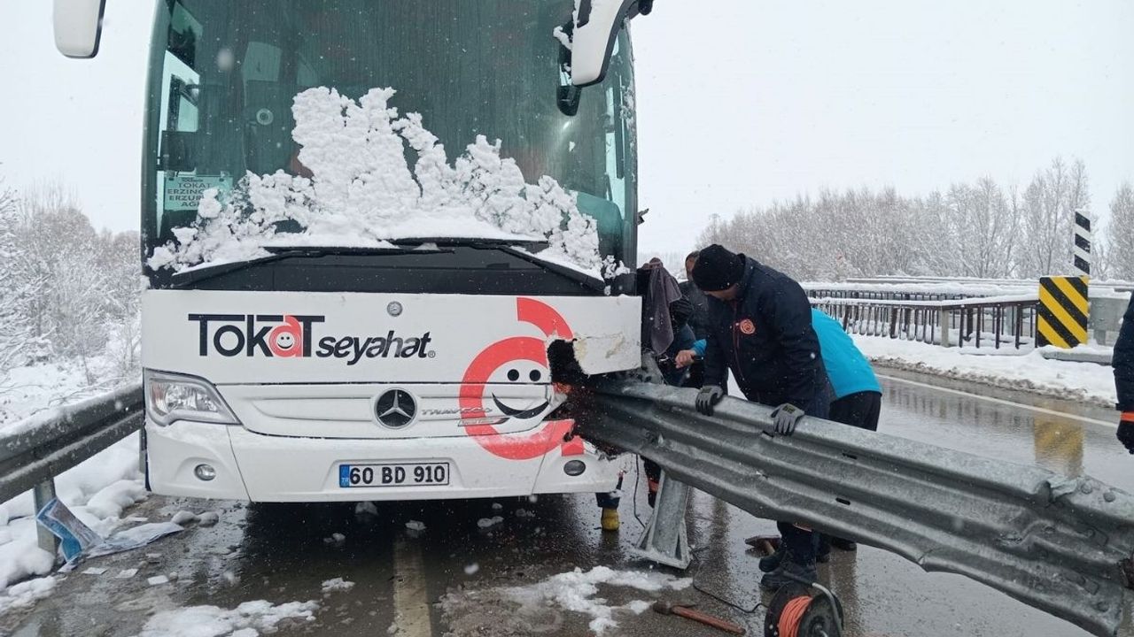 İki yolcu otobüsü çarpıştı! Çok sayıda yaralı var