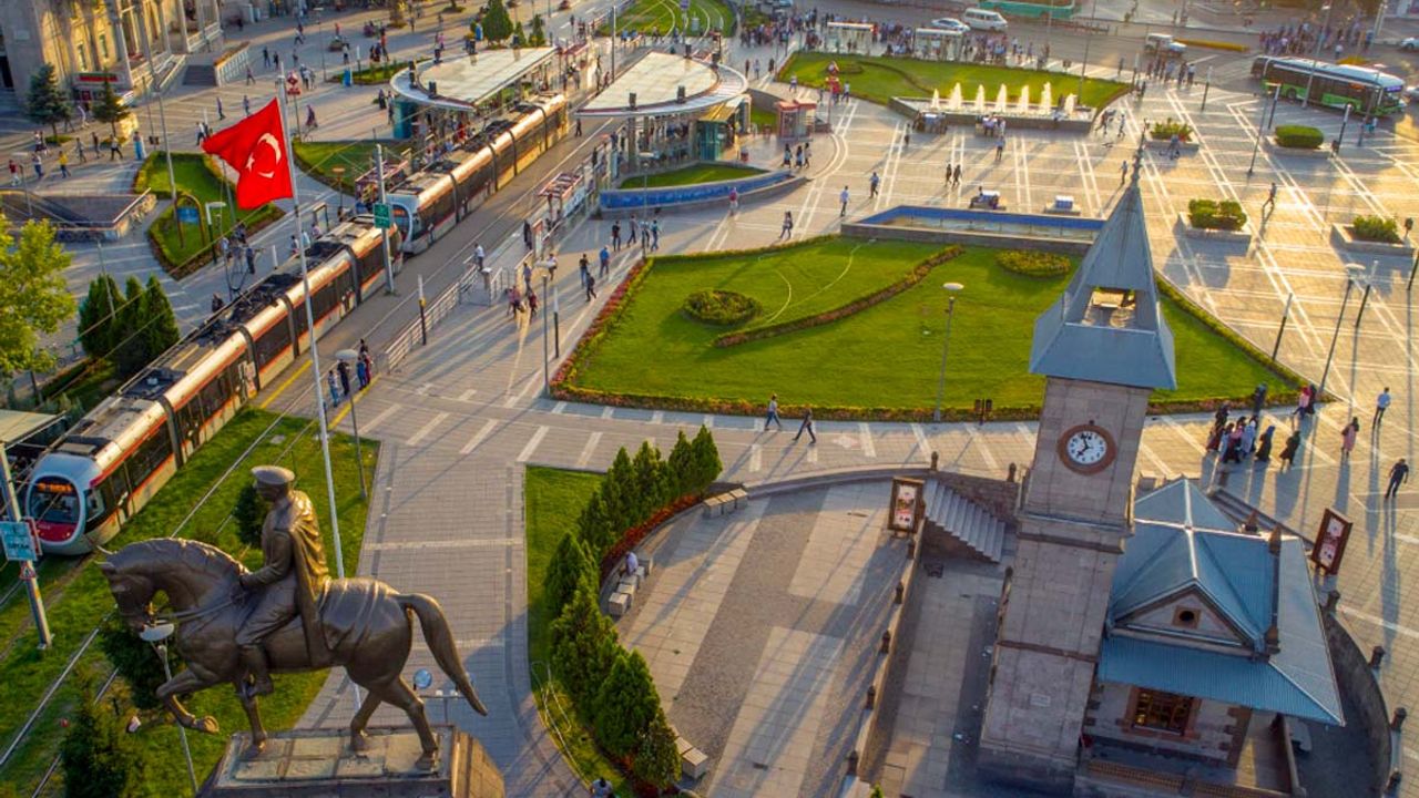 Kayseri’de güneş yüzünü gösterdi! Ancak Meteoroloji gece saatlerine dikkat çekti!
