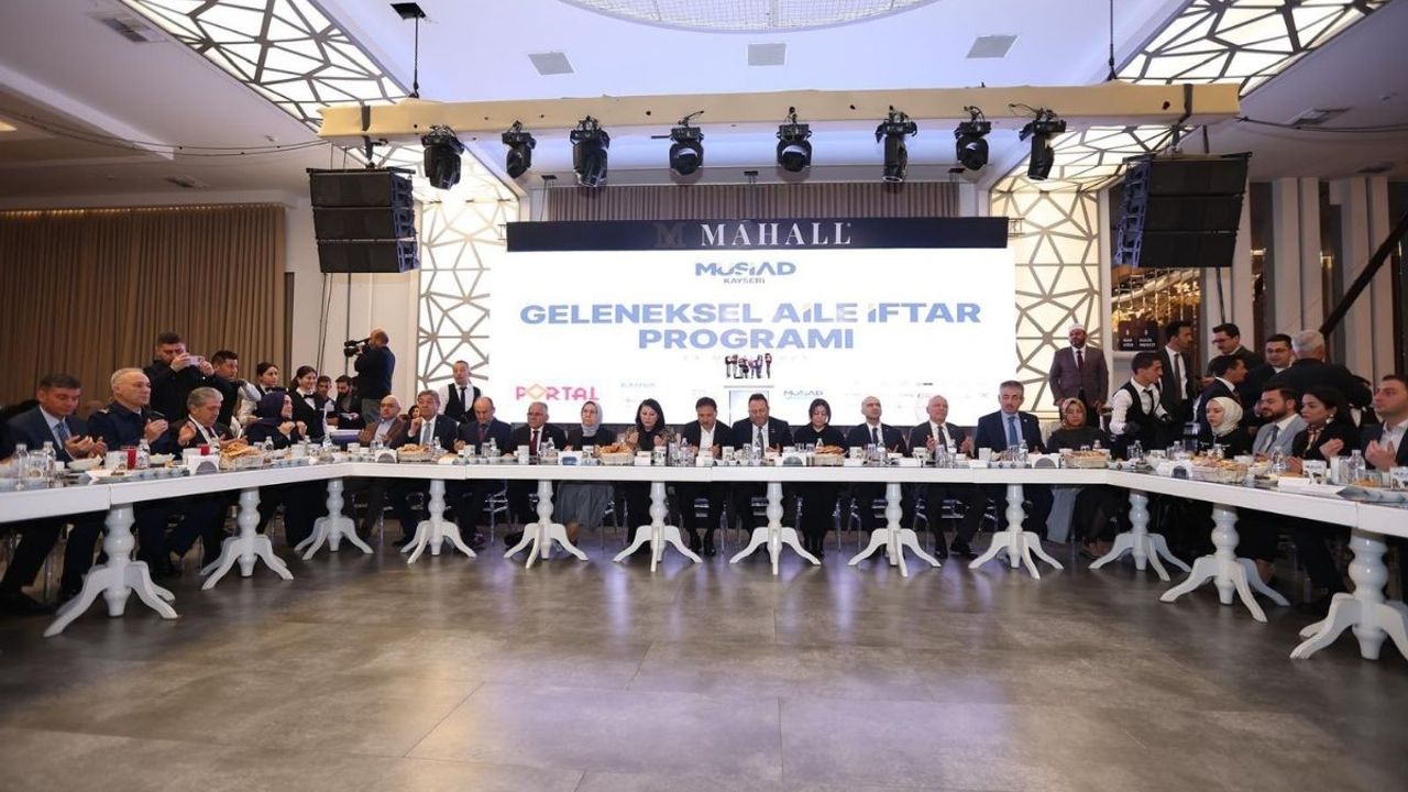 Kayseri protokolü iftar yemeğinde bir araya geldi! Vali Çiçek'ten övgü dolu sözler