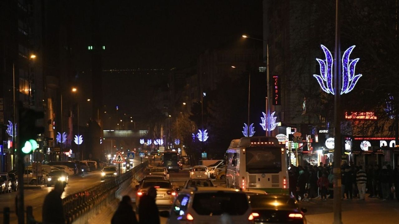 Kayseri’de Ramazan coşkusu: Cadde ve sokaklar ışıl ışıl!