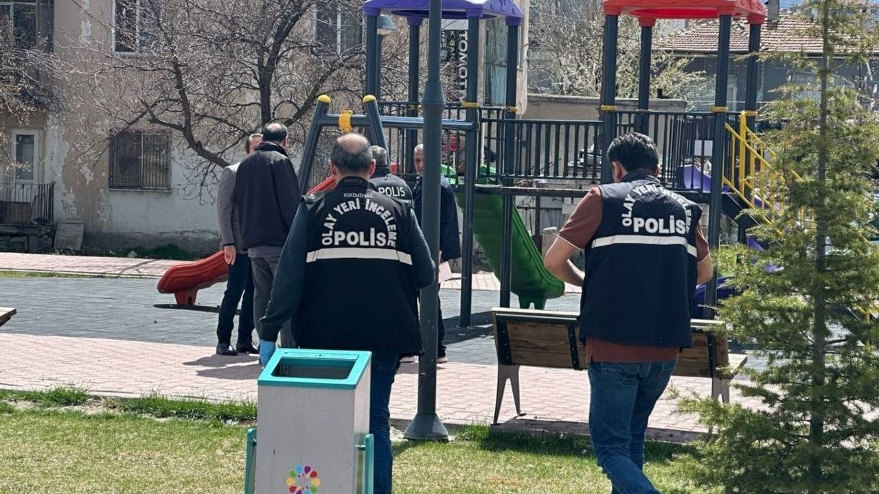 Kayseri'de parkta kavga! 14 yaşındaki çocuk göğsünden bıçaklandı