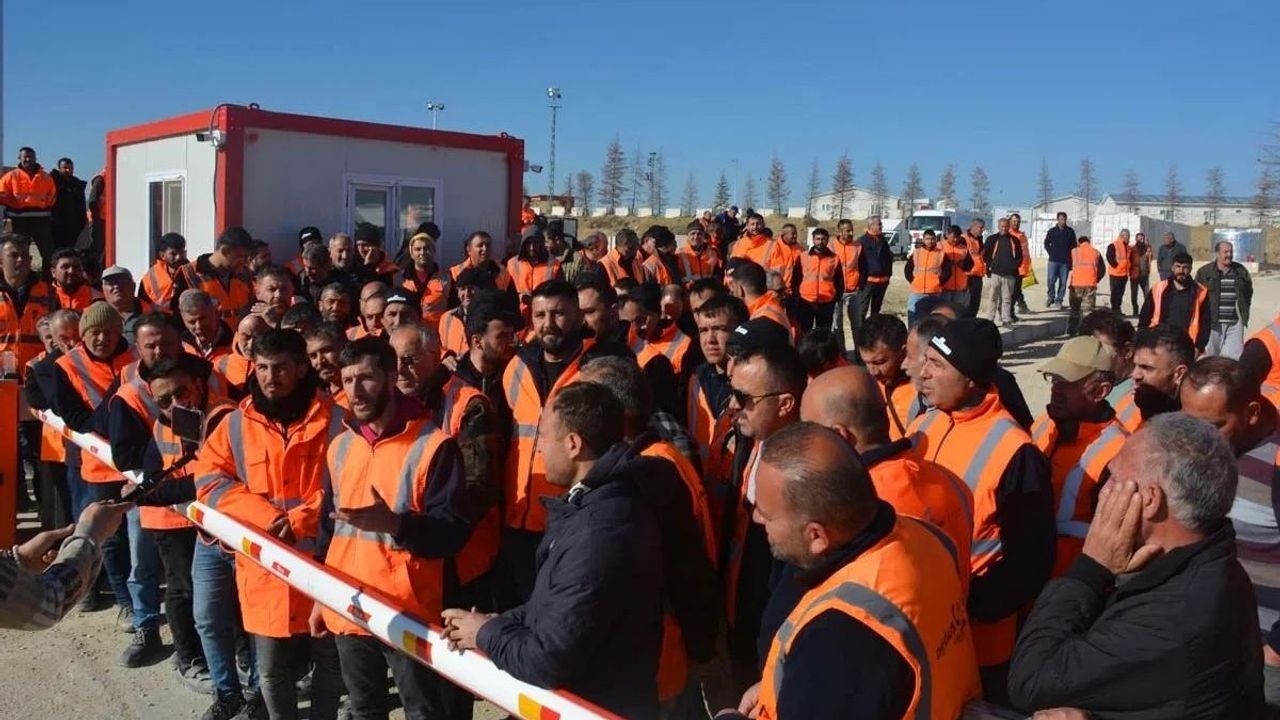 Kayseri'de eylem yapan yüksek hızlı tren işçilerine o partiden destek geldi!