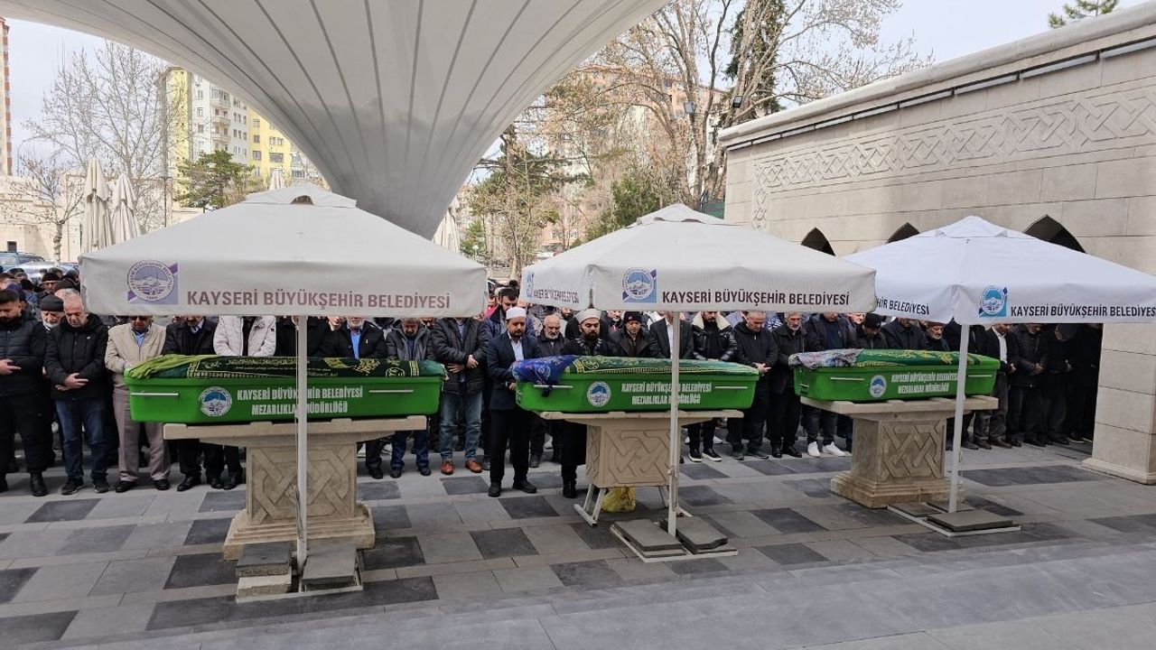 Kayseri'de kızı tarafından katledilen anne son yolculuğuna uğurlandı!