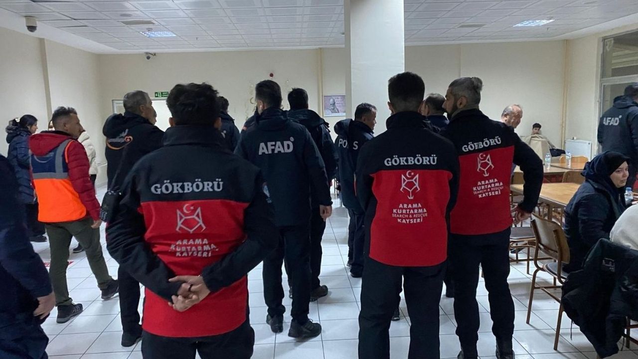 Pınarbaşı'nda mahsur kalan vatandaşlar bakın nasıl kurtarıldı