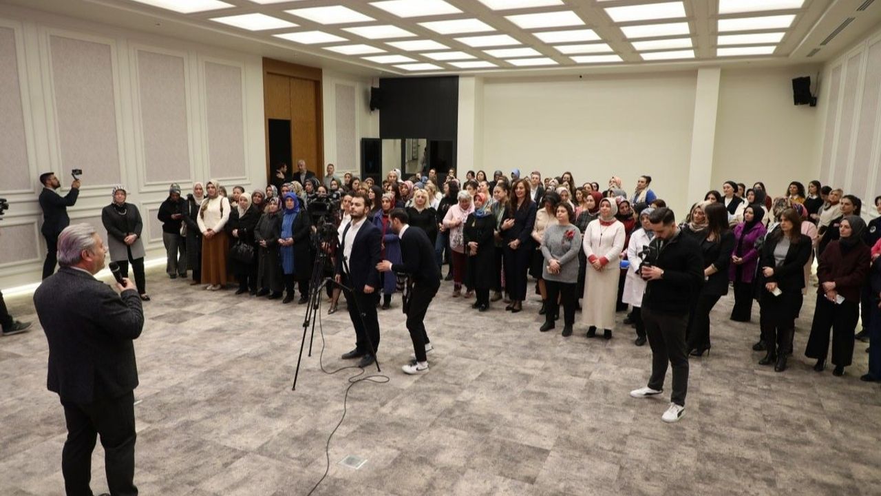 Kayserili başkan belediyede çalışan kadınlar ile bir araya geldi! İşte sebebi
