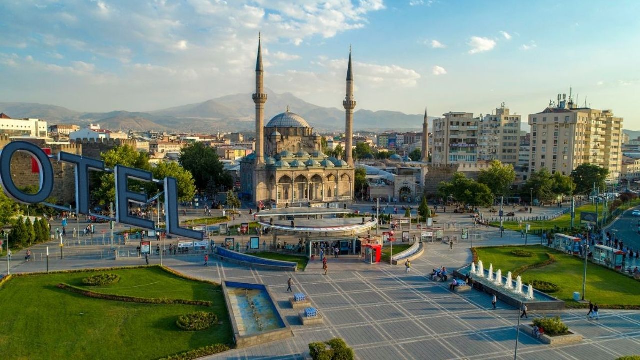 Kayseri’nin merkezinde 8 katlı otel satılıyor! Tam 200 milyon TL