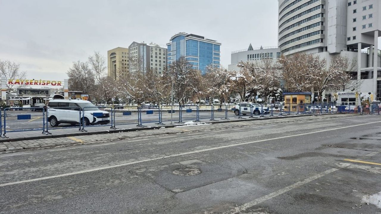 Kayseri’nin merkezindeki o park polis bariyerleri ile çevrildi! İşte sebebi