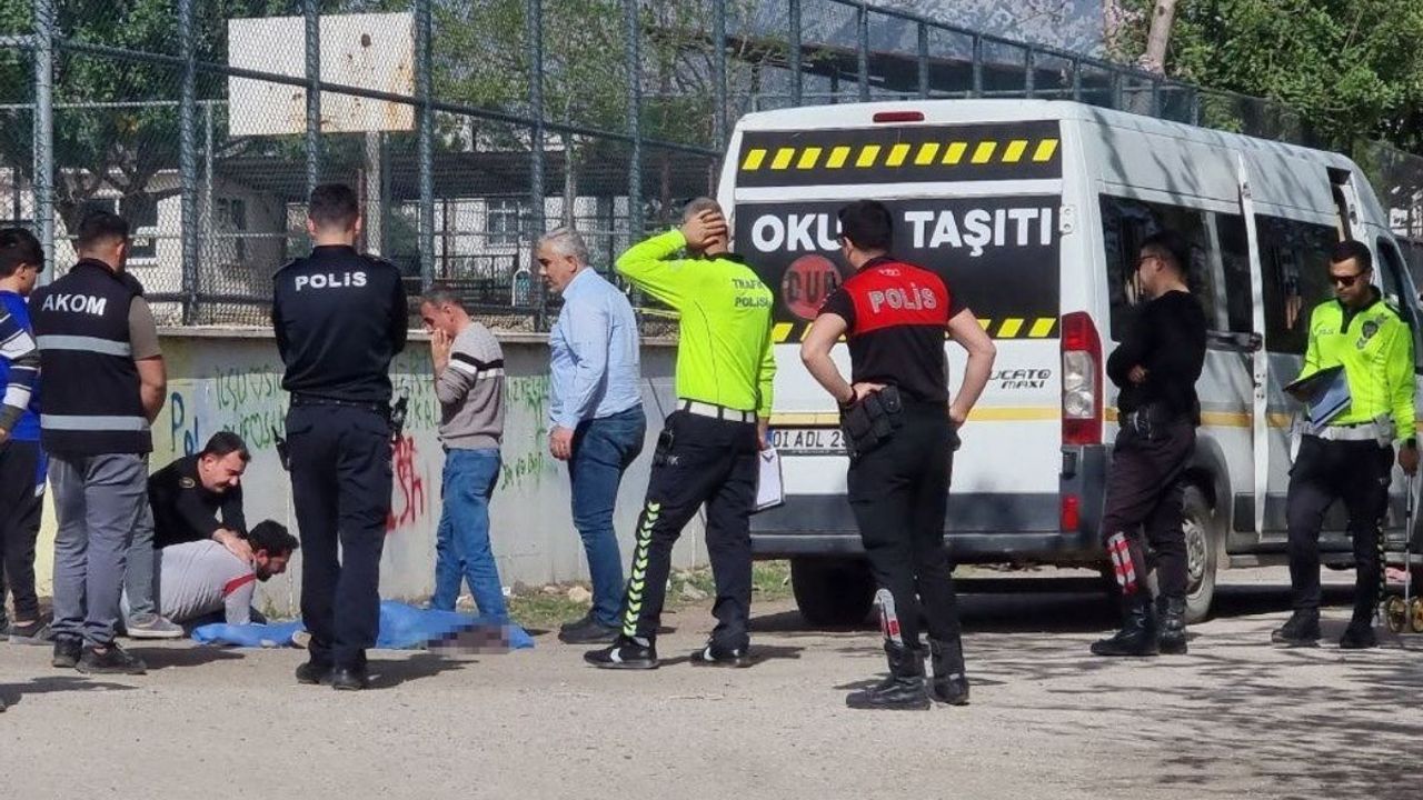 Kötü şaka ölümle bitti! 11 yaşındaki kız çocuğu okul servisini altında kaldı
