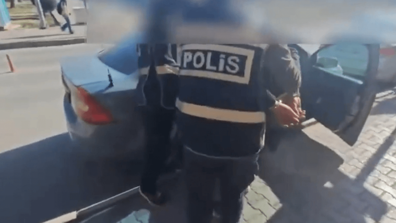 Kayseri’de aracın önünü kesip cep telefonu yağmalayan 9 şahıs yakalandı!