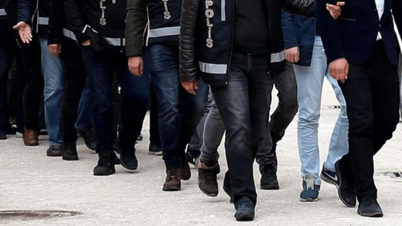 Yoldaşlar suç örgütüne büyük baskın! Ele başları çökertildi!