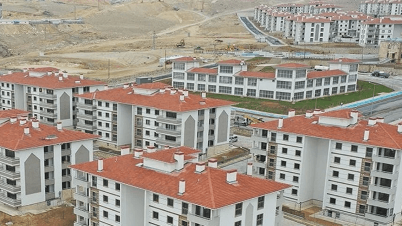 Kayseri'de TOKİ kura heyecanı başladı! Canlı yayında öğrenilecek