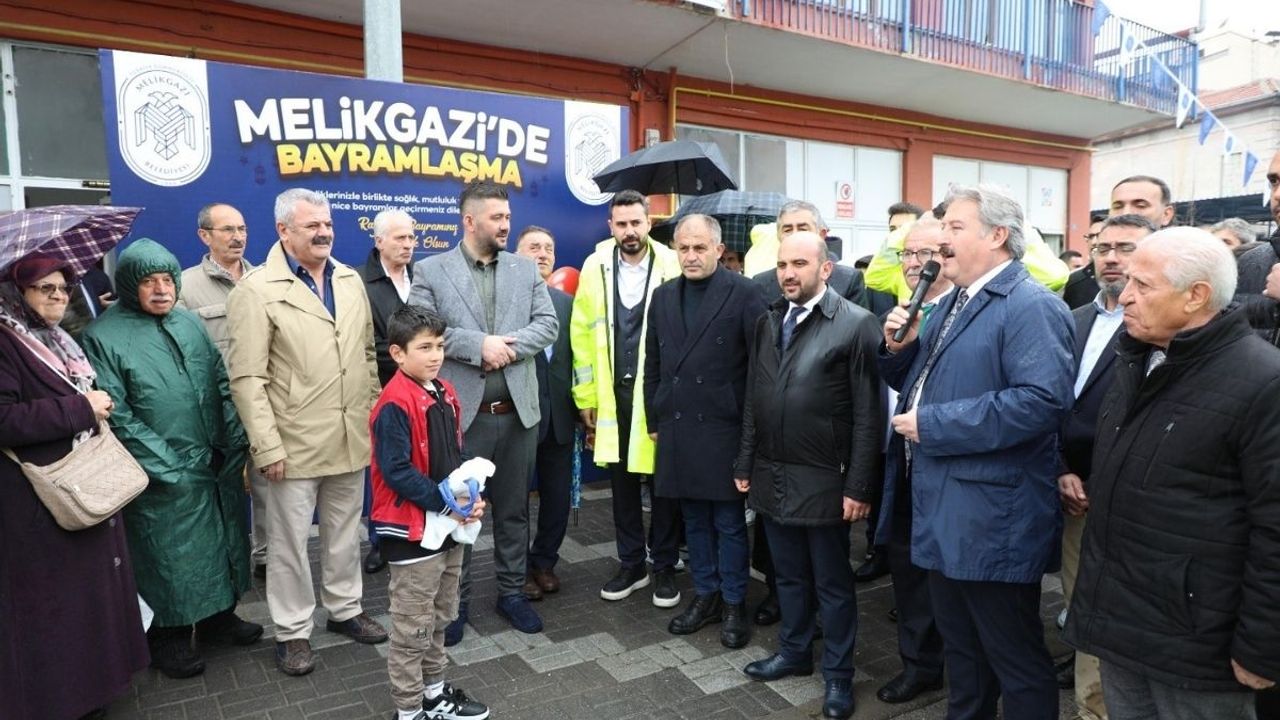 Melikgazi'de bayram sevinci: Başkan Mustafa Palancıoğlu vatandaşlarla bir araya geldi