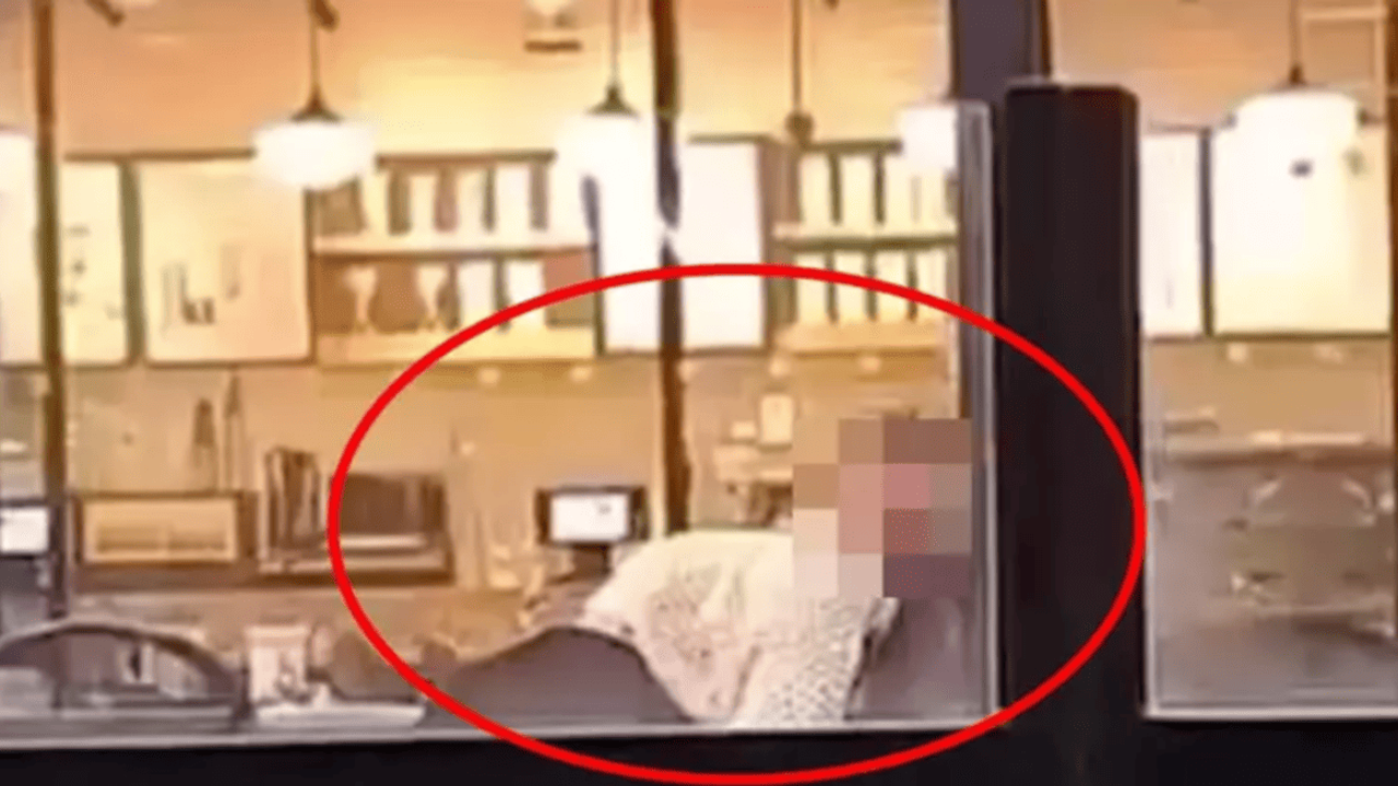 Alışveriş merkezinde korkunç anlar! 22 yaşındaki genç kız silahlı saldırıda hayatını kaybetti