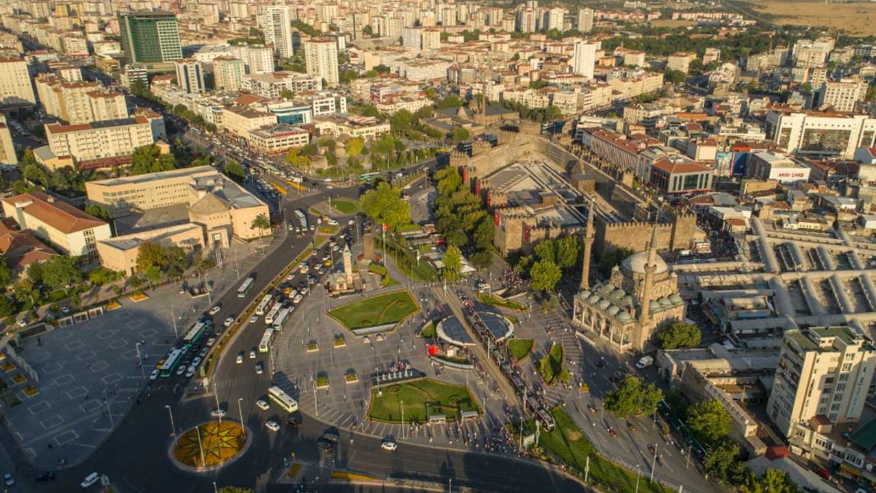 Kayseri'nin en büyük mahallesi 3 şehri geride bıraktı!