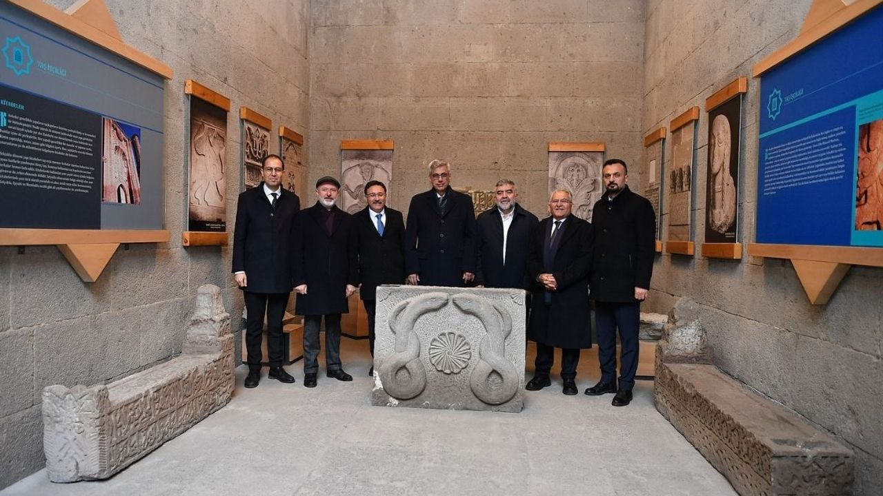 Kayseri'deki dünyanın ilk tıp fakültesini bakın kimler ziyaret etti?