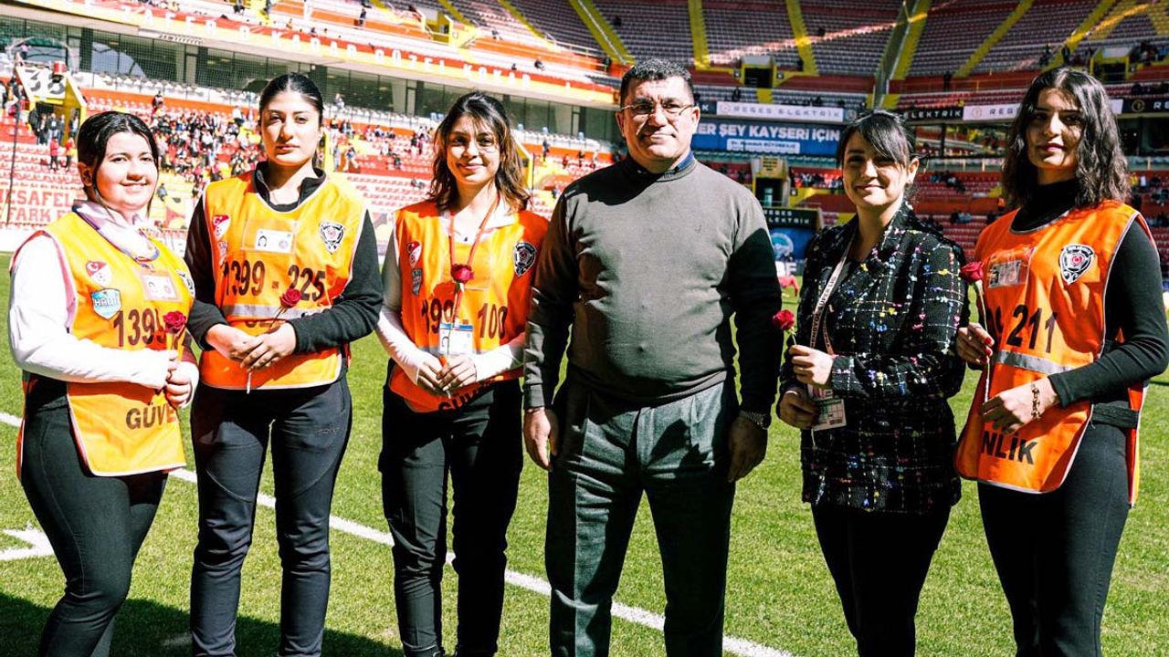 Kayserispor Başkanı Nurettin Açıkalın’dan Kadınlar Günü’ne özel jest