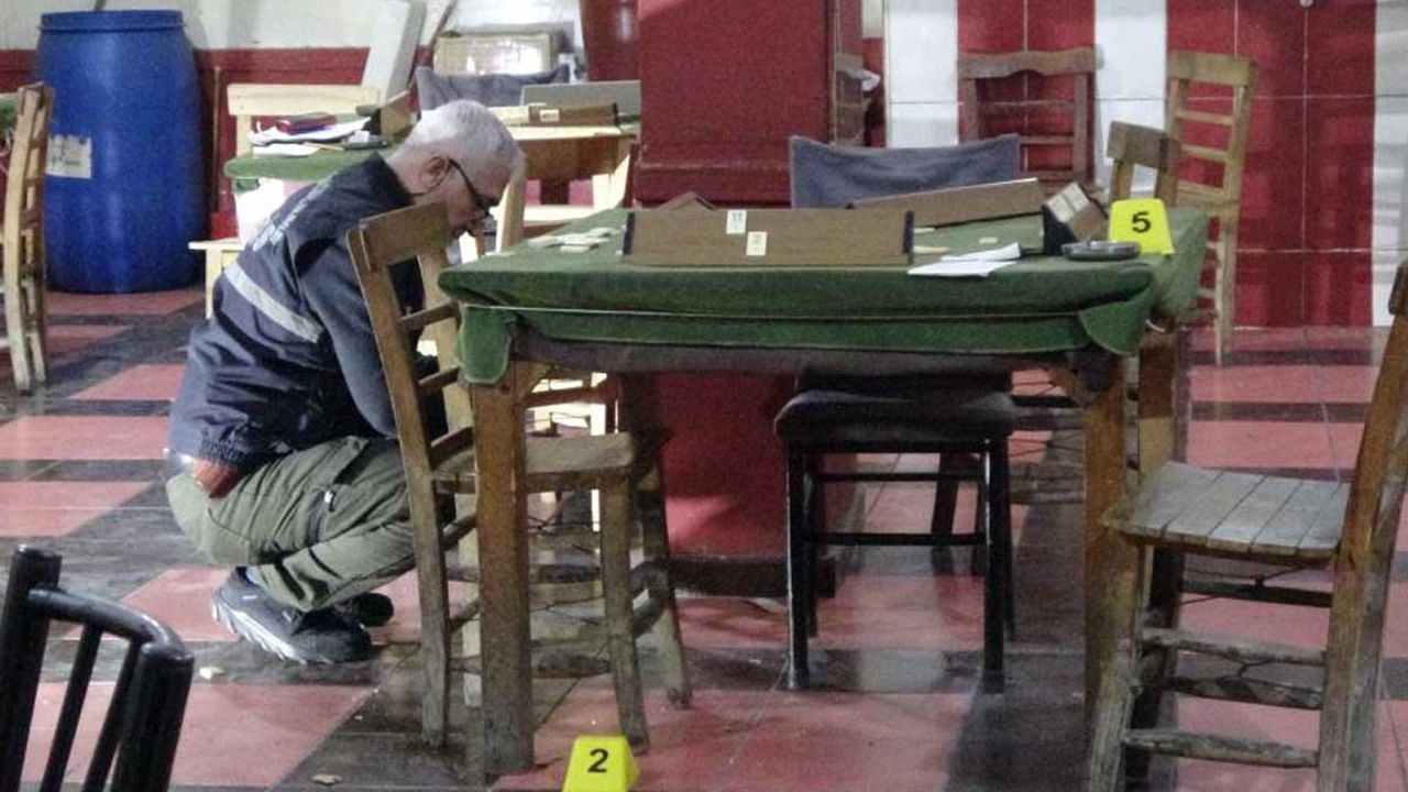 17 yaşındaki genç iki arkadaşı okey masasında katletti