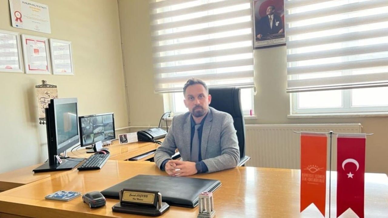 Okul zilinden rahatsız olan şahıs, okul Müdürünün boğazını kesti