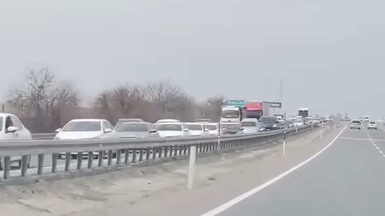 Kayseri'de yollarda bayram trafiği! Uzun araç kuyrukları oluştu