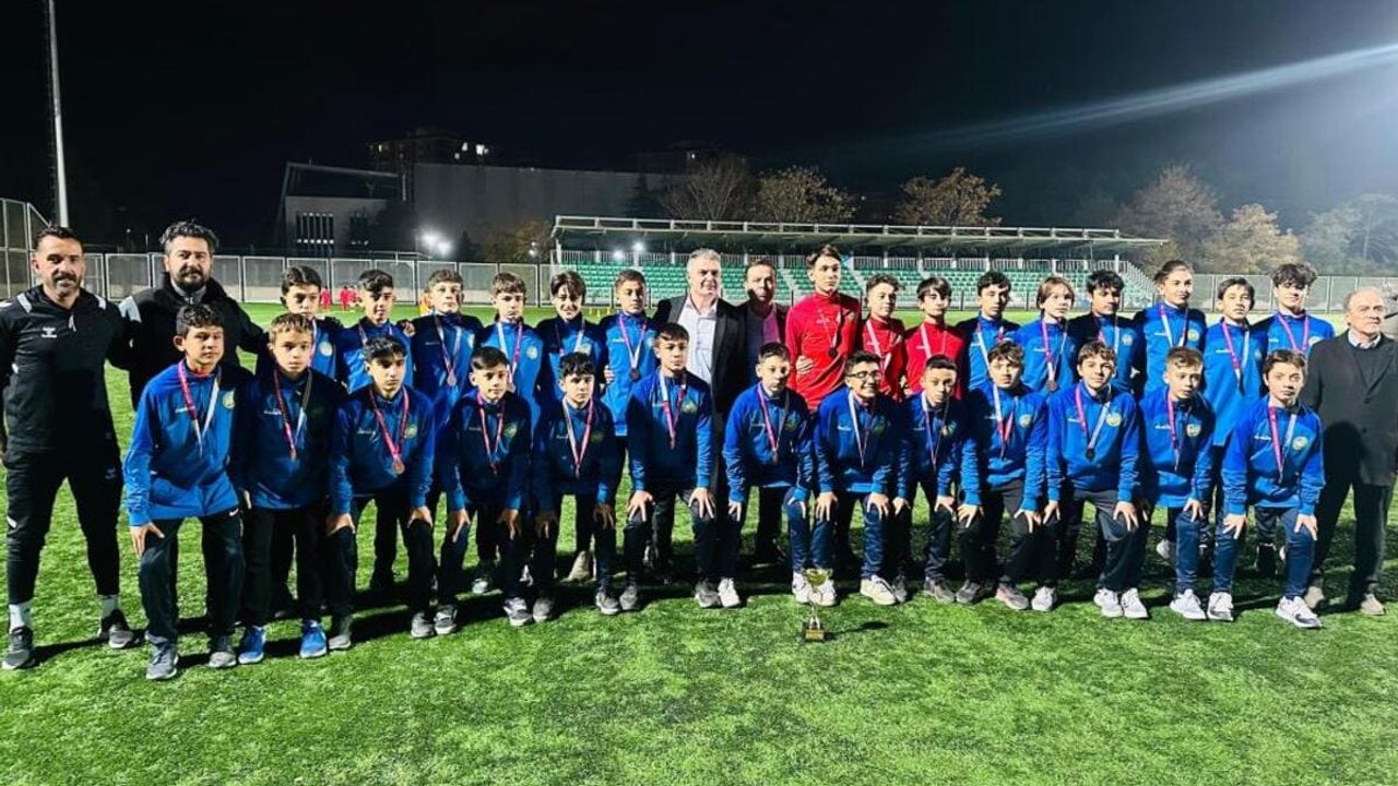 Talas Belediyespor 'un gençleri Adana grubunda
