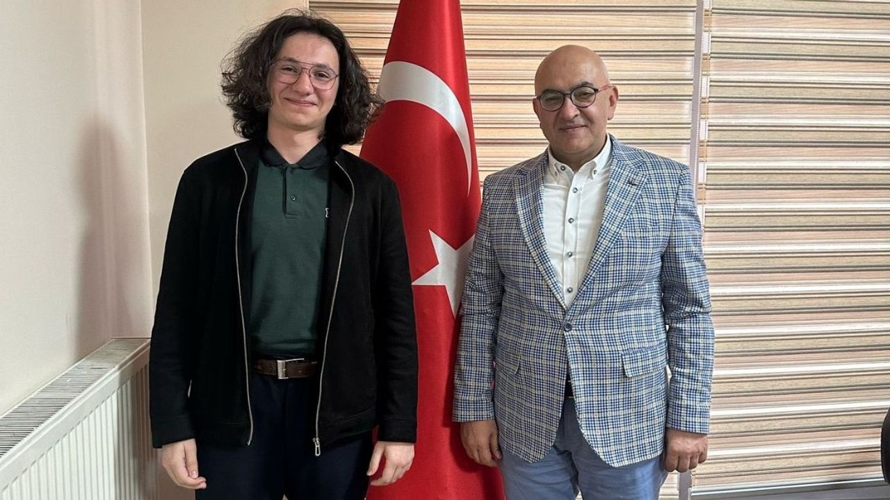 AK Parti Milletvekili Kayseri'nin dehası ile İl Başkanlığı'nda bir araya geldi!