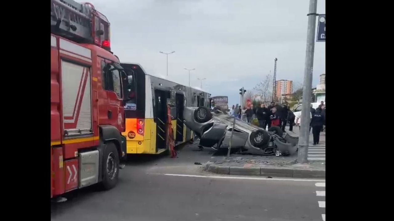 Kayseri'de belediye otobüsüne çarpan araç hurdaya döndü!