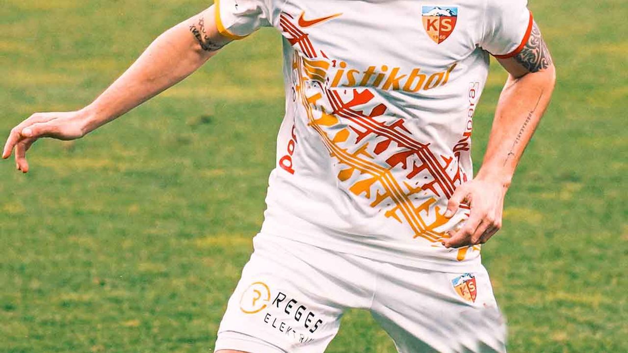 Kayserispor’un yıldızı en iyi yerli futbolcu oldu! 4. sırada yer aldı