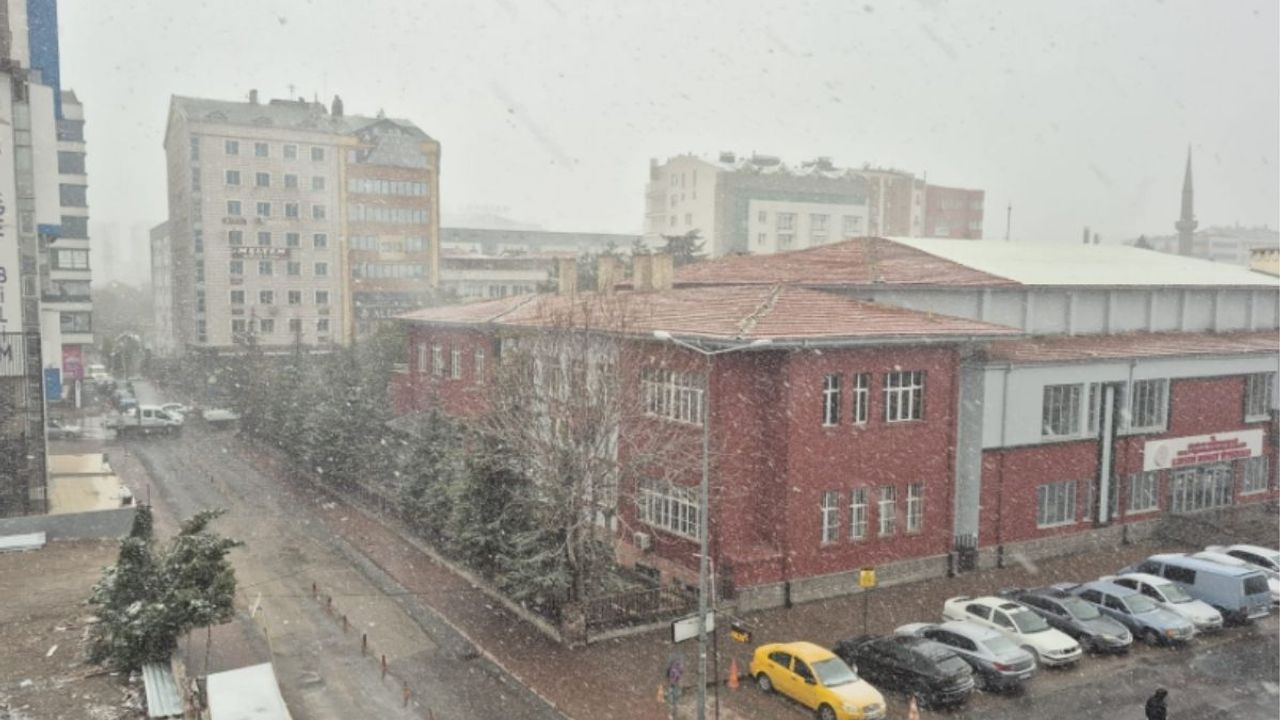 Dışarı çıkacaklar dikkat! Kayseri'ye kara kış geri geldi!