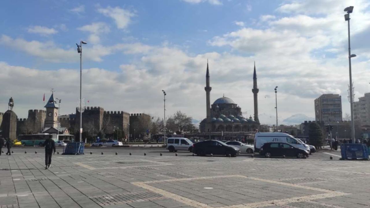 Kayseri'de bu yıl Mart değil Nisan kazma kürek yaktırıyor!