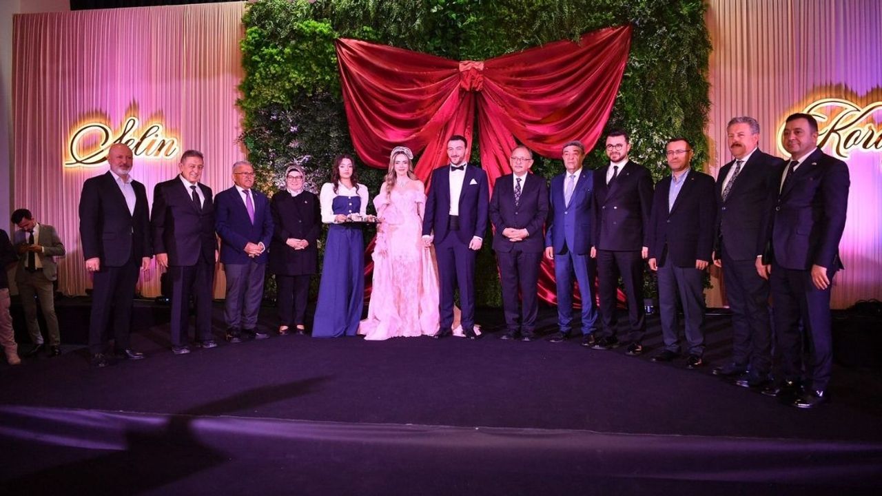 Kayseri'yi buluşturan nişan! Eski Bakan Mehmet Özhaseki'de katıldı