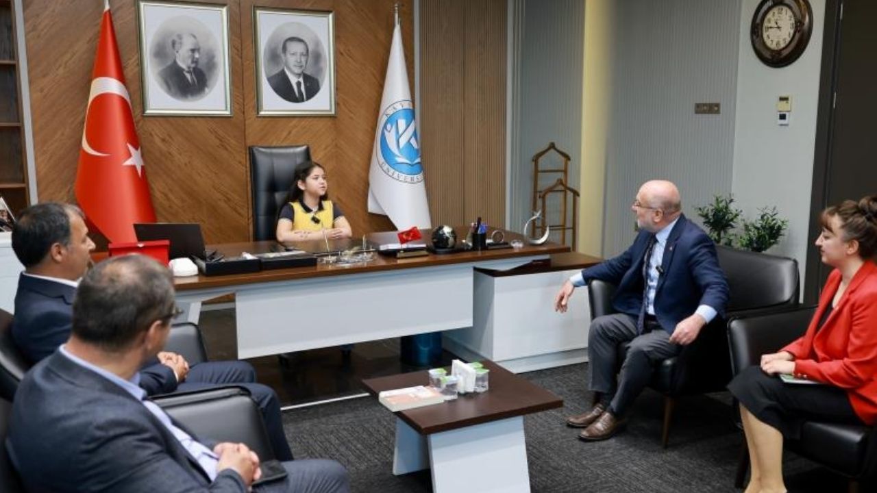 Rektörlük makamını devraldı! İlk isteği herkesi duygulandırdı