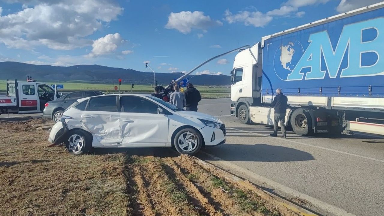 Kayseri yolunda kaza: 3'ü çocuk 6 yaralı