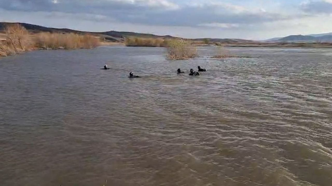 Kayseri'de Kızılırmak'a düşen genç için çalışmalar duraklatıldı! Sabah devam edecek