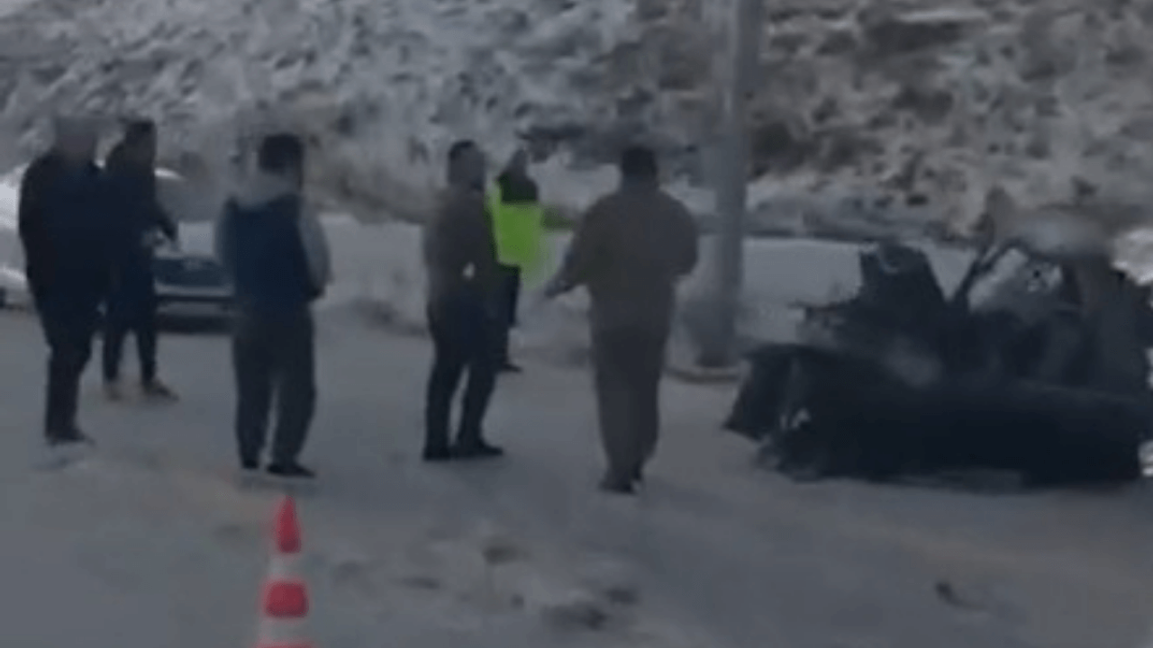 Erciyes-Develi yolunda araç ortadan ikiye büküldü! 19 yaşındaki genç öldü!