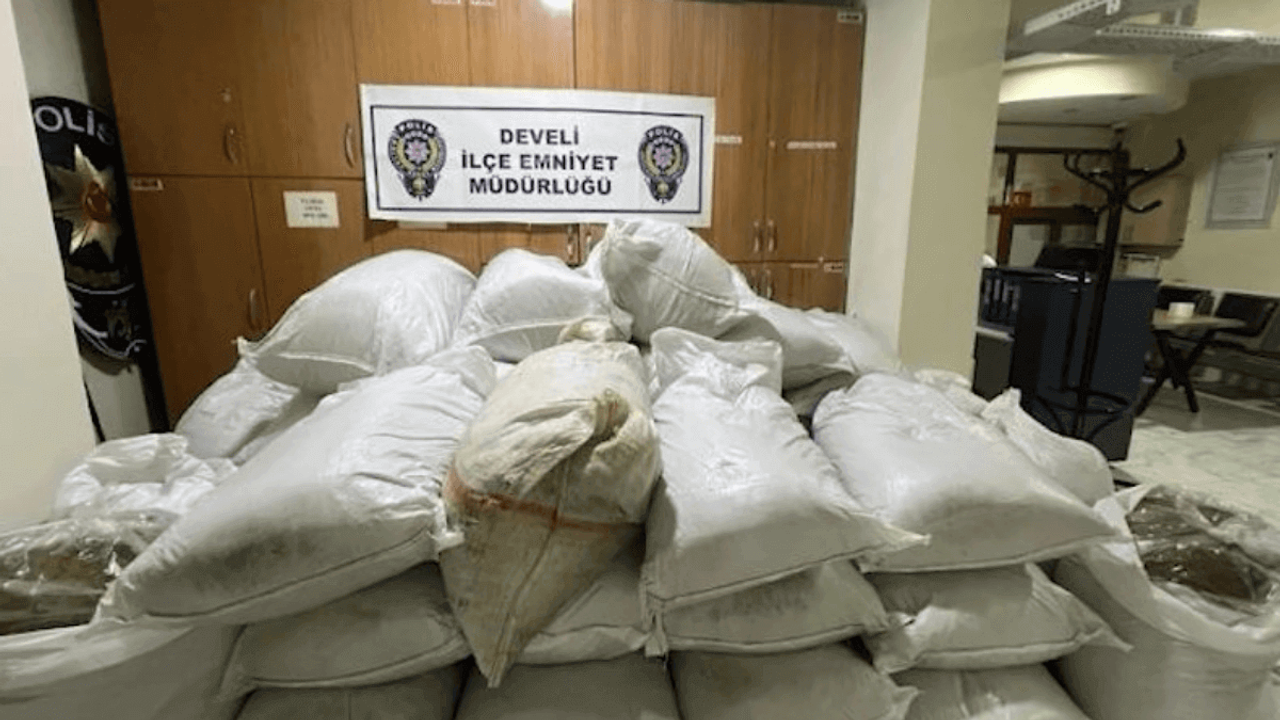 Develi’de kaçak tütün operasyonu! 1 ton 102 kilo ele geçirildi