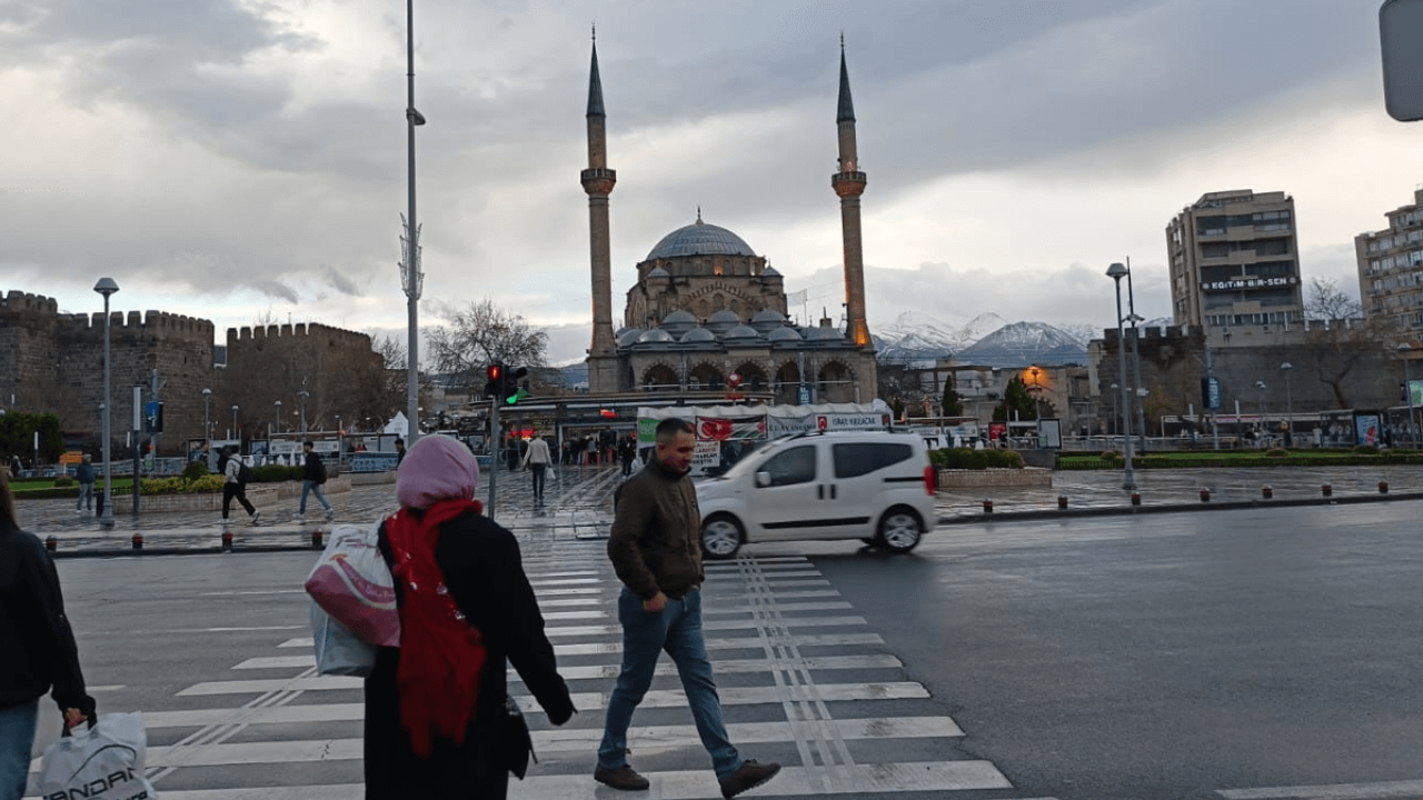 Meteoroloji uyardı: Kayseri'de güneşi bekleyenler hayal kırıklığı yaşayacak!