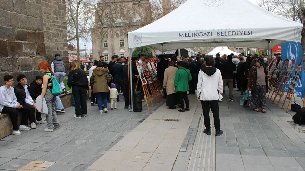 MHP'nin kurucusu Alparslan Türkeş memleketi Kayseri'de anıldı!