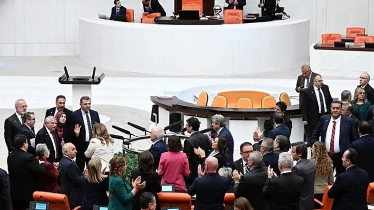AK Parti Kayseri Milletvekili’nden ‘protesto ediyorum’ çıkışı: İstifa edeceğini ümit ediyorum!