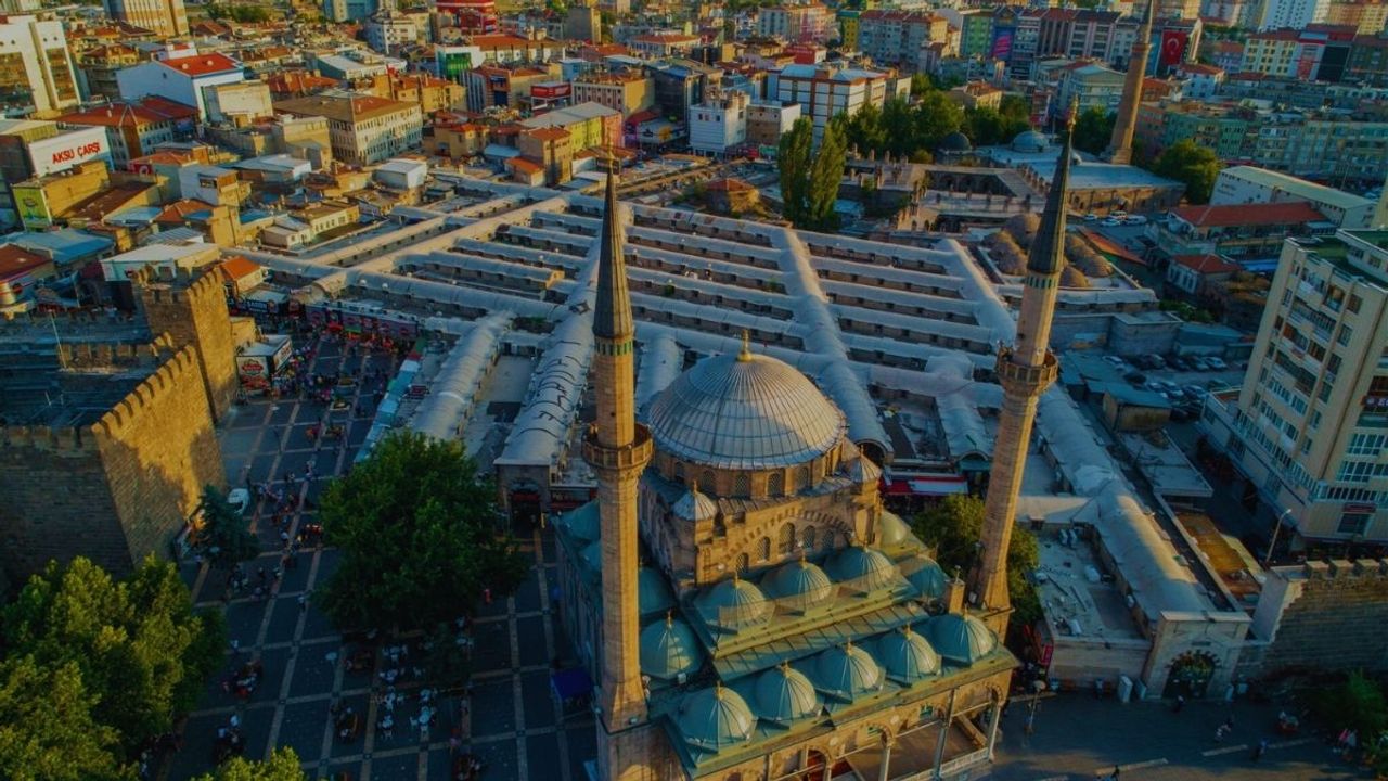 Kayseri'de bugün namaz vakitleri (25 Nisan Cuma)