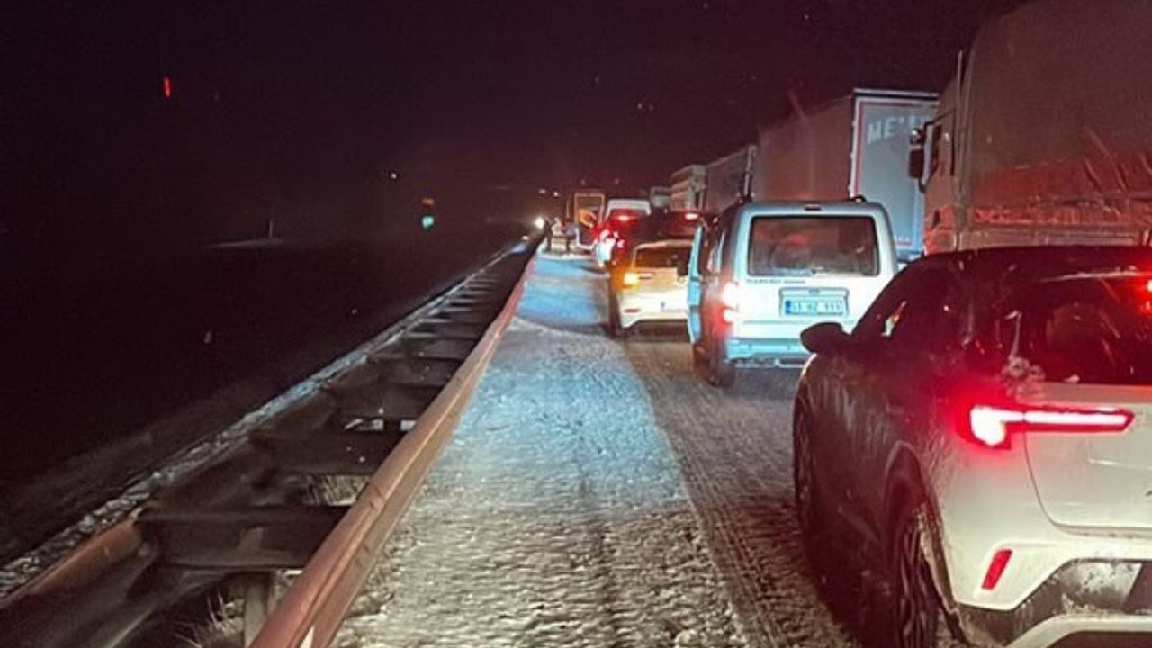 Kayseri-Niğde karayolu kar yağışı sebebiyle ulaşıma kapandı!