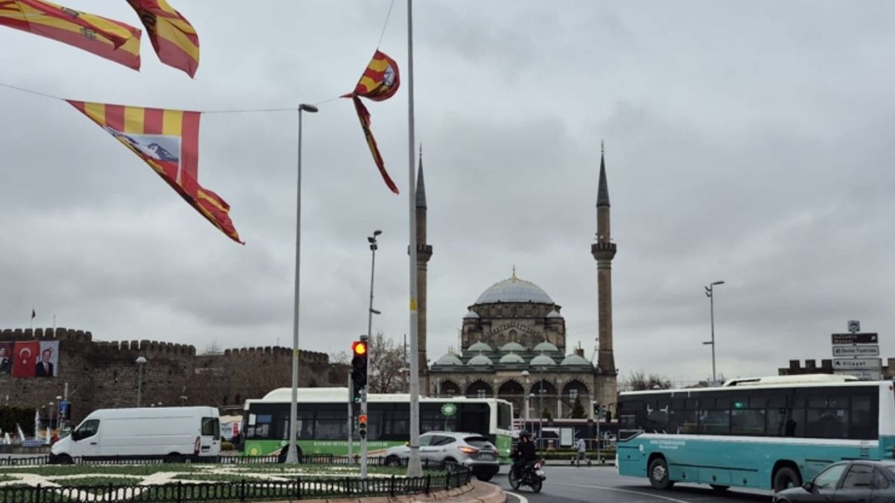 Meteoroloji'den peş peşe uyarılar: Kayseri'ye kış geri geliyor!