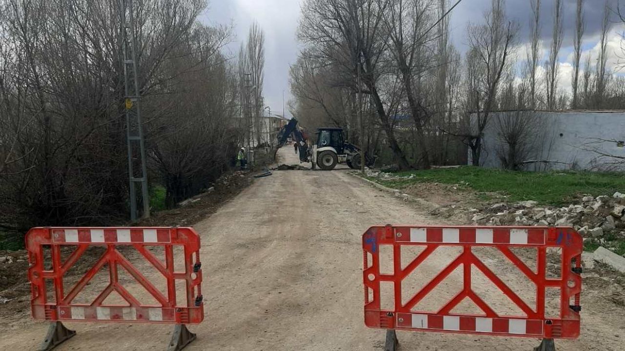 CHP’li belediye Kayseri’de harekete geçti! Altyapı çalışmaları için yol kapatıldı!